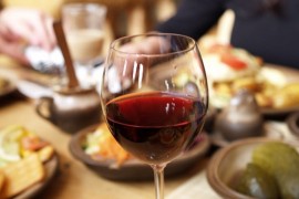 L’importanza di abbinare il vino al cibo