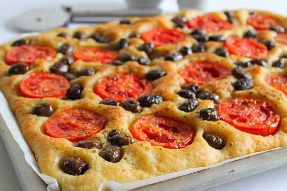 Ricetta Focaccia Pugliese Pomodoro E Olive - Notizie E Informazioni ...