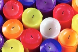 Come realizzare delle candele di cera colorate