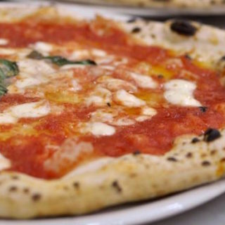 Le caratteristiche di una vera pizza napoletana