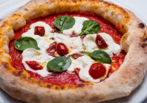 Pizza in casa come in pizzeria: trucchi e consigli