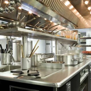 Forniture professionali per la ristorazione: come scegliere qualità e funzionalità