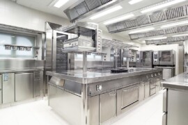 Arredamento inox per ristoranti: funzionalità, sicurezza e progettazione intelligente per cucine professionali moderne