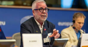 Nanoplastiche nella placenta e nel sangue umano: il prof. Ragusa lancia l’allarme globale al Parlamento Europeo