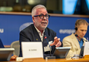 Nanoplastiche nella placenta e nel sangue umano: il prof. Ragusa lancia l’allarme globale al Parlamento Europeo