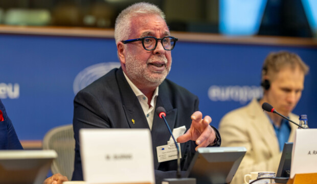 Nanoplastiche nella placenta e nel sangue umano: il prof. Ragusa lancia l’allarme globale al Parlamento Europeo