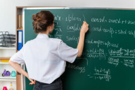 Stipendi docenti 2026: aumenti, differenze per grado e cosa cambia davvero